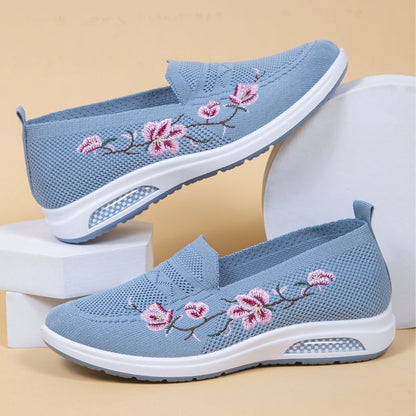 Women's Breathable Cloth Shoes Fashion Embroidery Soft Sole Shoes