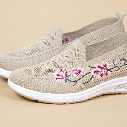 Women's Breathable Cloth Shoes Fashion Embroidery Soft Sole Shoes